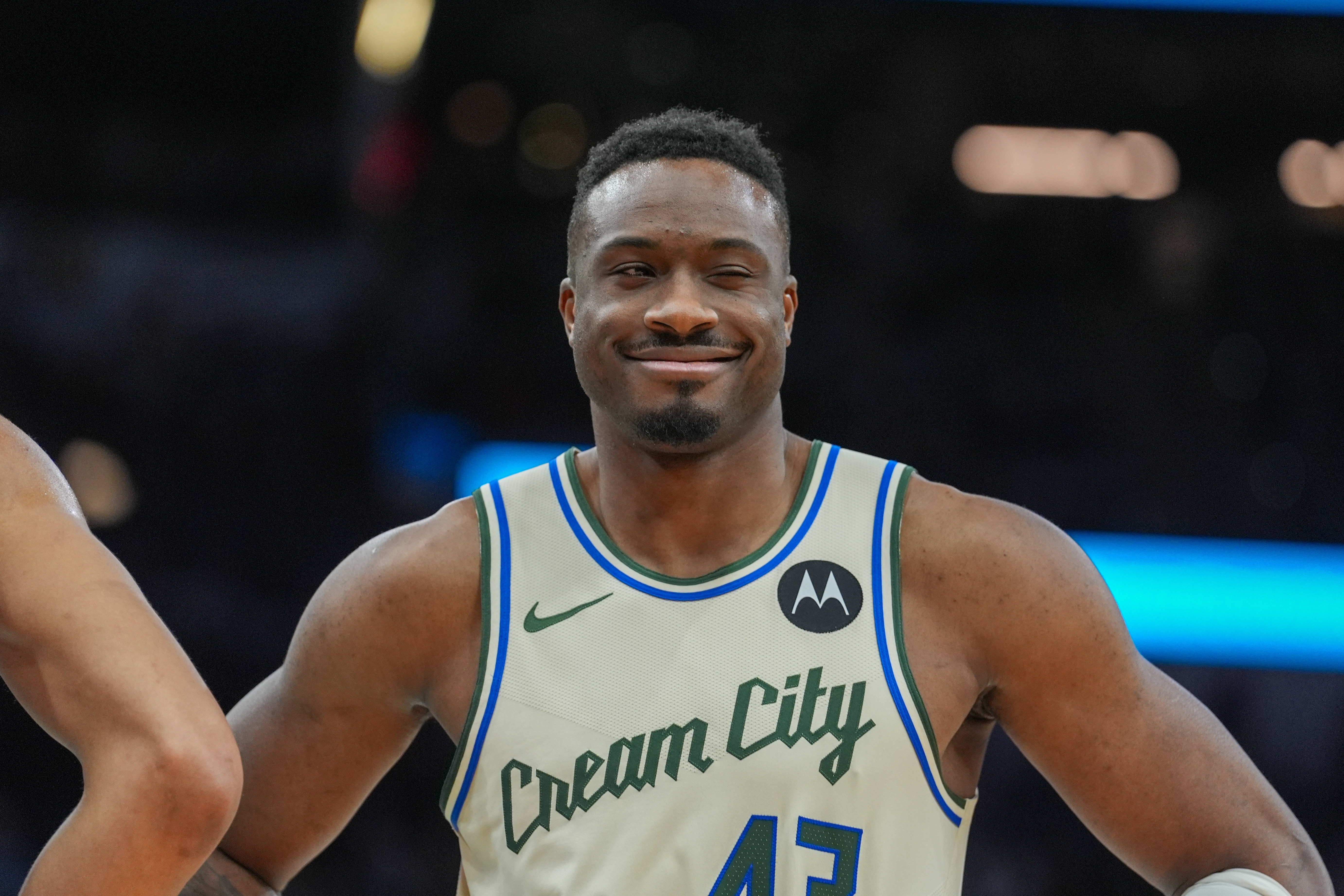 欧冠手机直播-咋投的？部分拿到球员投票的球员：字母哥哥6票 尼昂10票 布朗尼2